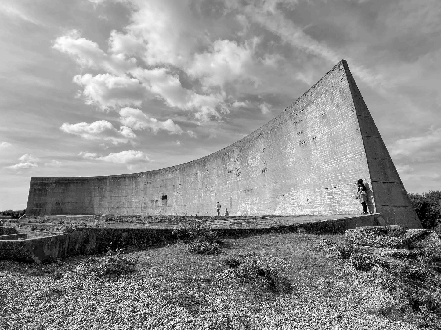 Dungeness 200ft wall (2)